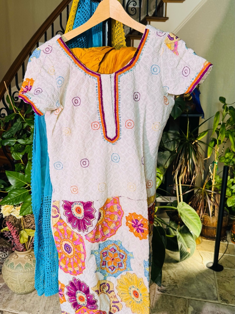 White Embroidered Casual Women’s Kurta with Multicolor Floral Motifs